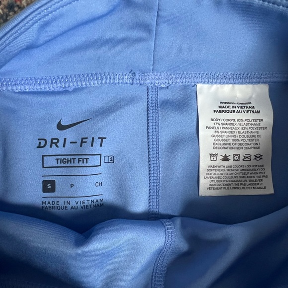 Girls Nike Dri-Fit Tight fit Biker shorts - Picture 4 of 4